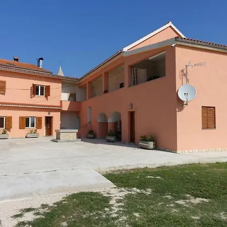 Leon Apartmán
