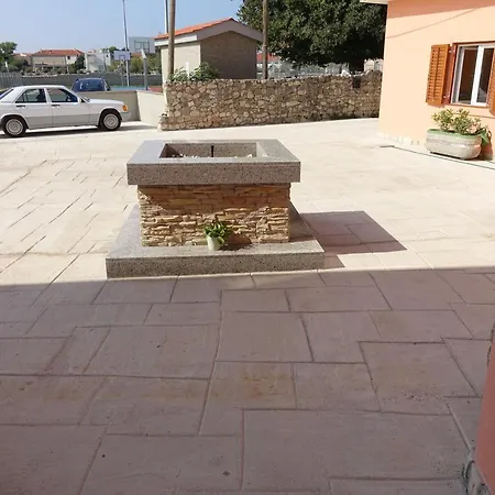 Leon Apartmán Nin